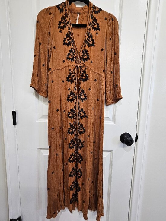 Free People Dresses & Skirts - Free People Embroidered Fable Midi Dress